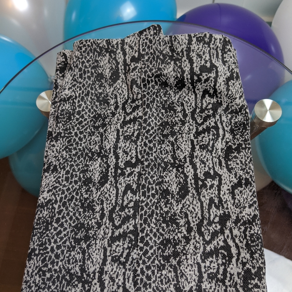 Skirt - Picture 2 of 4